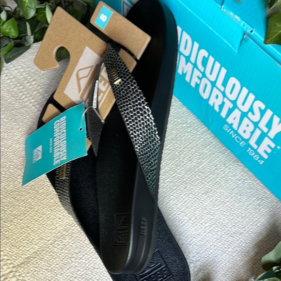 🩴Reef Black Flip Flops - Picture 4 of 9